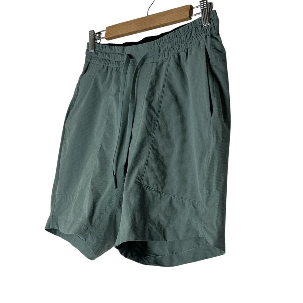 Lululemon Shorts Bowline Mens Small Stretch Gray  Sage Atheisure Workout Pockets